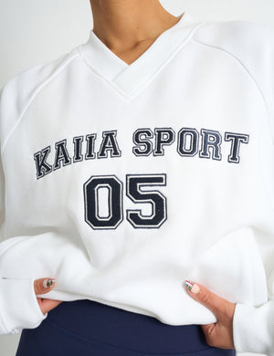 Kaiia Sport V Neck Oversized Sweatshirt White & Navy